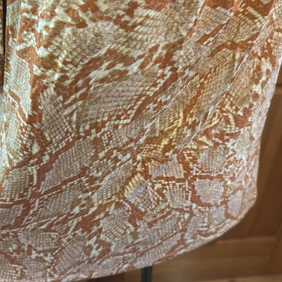 Danielrainn Snake Skin Peach Print Patterned Top - Picture 4 of 10